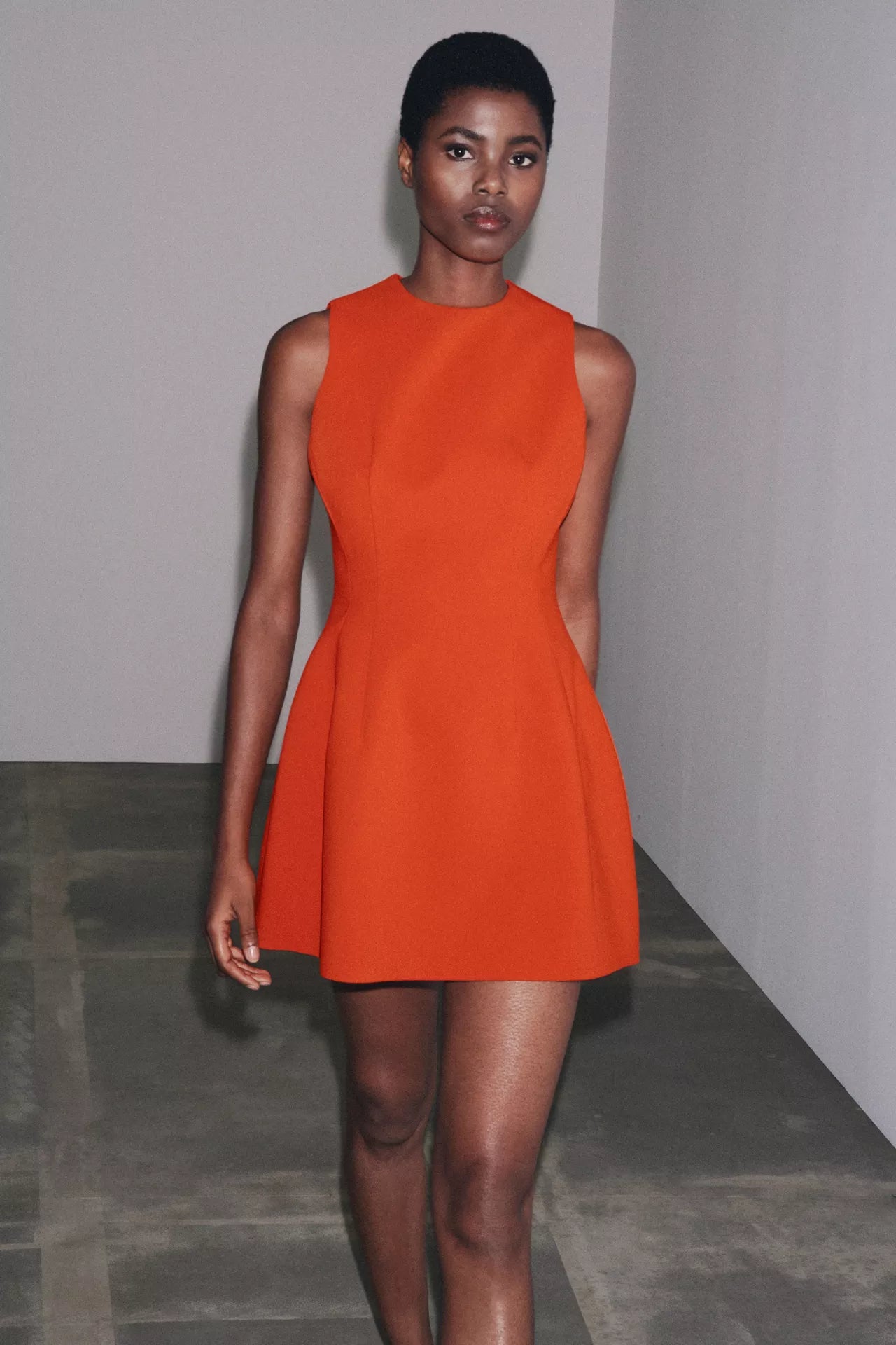 SHORT VOLUMINOUS DRESS