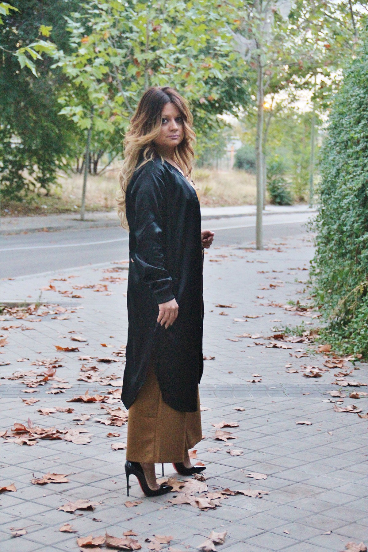 Veste longue satinée brodée