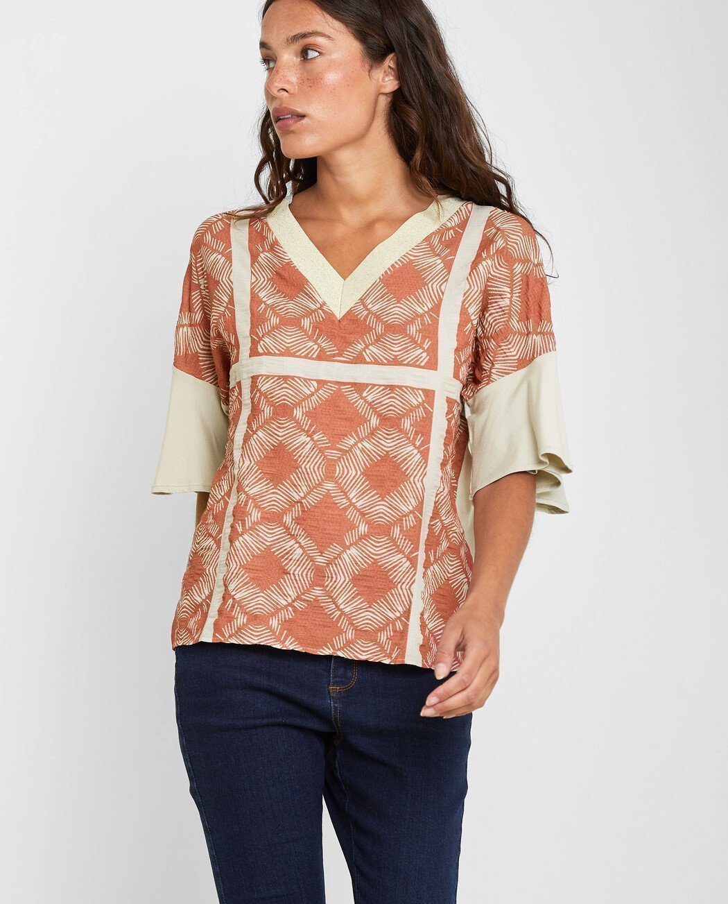 RUFFLE SLEEVE