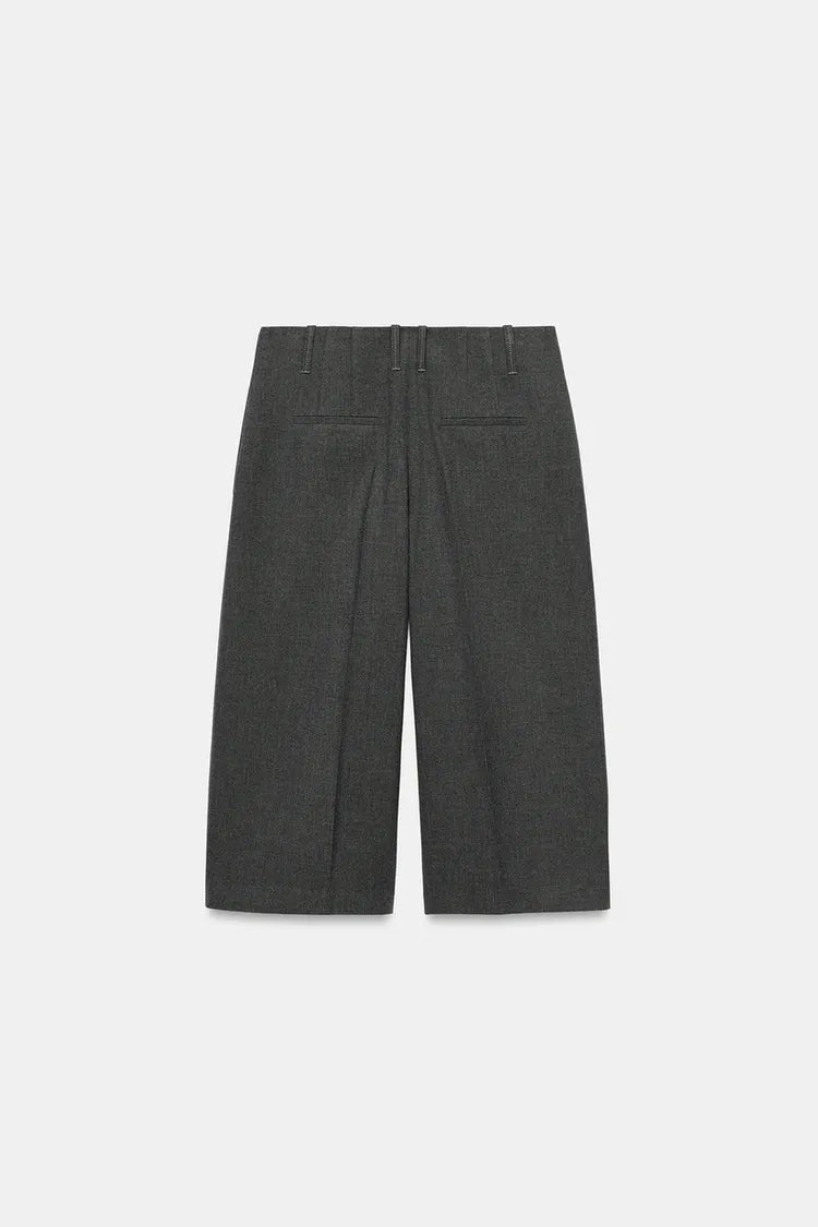 ZW COLLECTION STRAIGHT PLEATED BERMUDA SHORTS