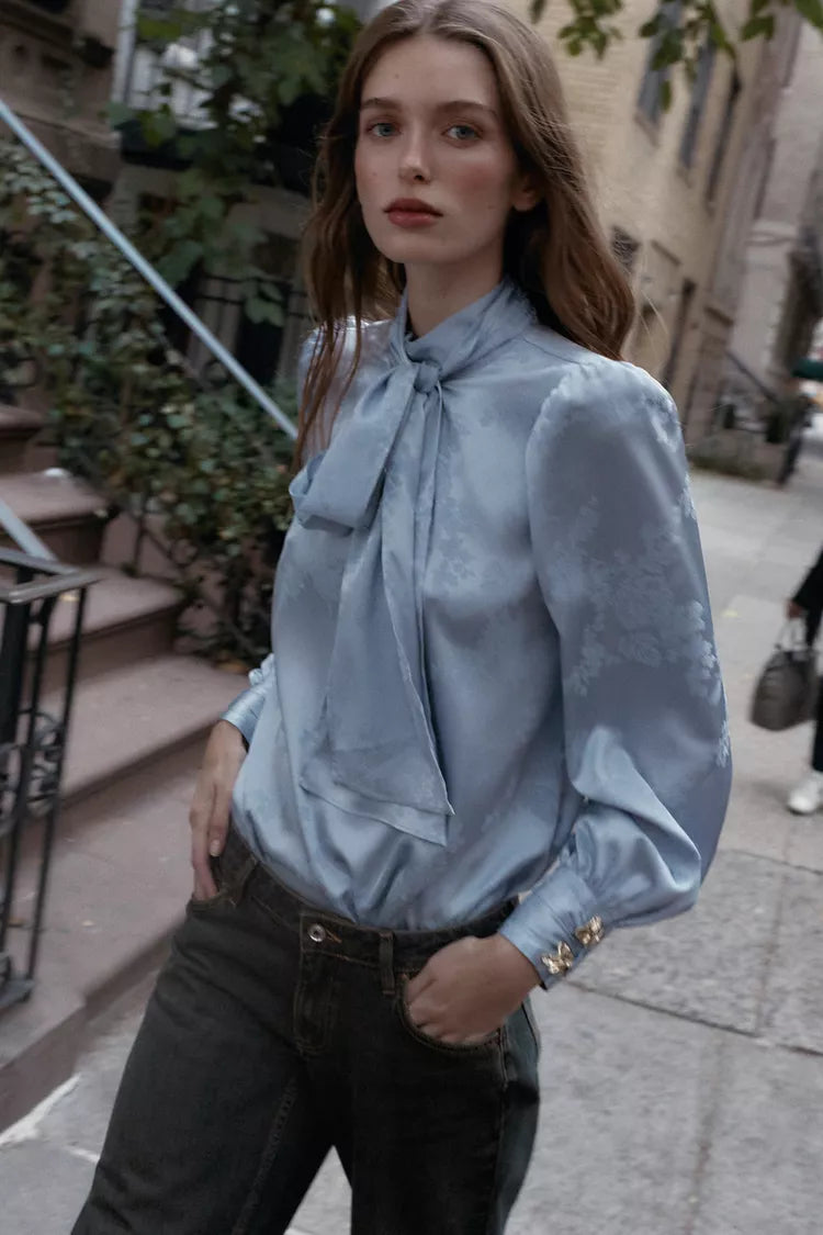 [A2] SATIN-FINISH JACQUARD SHIRT WITH BOW