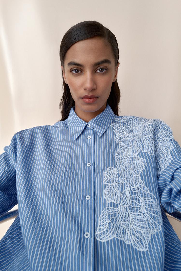[A2] Striped shirt with floral embroidery