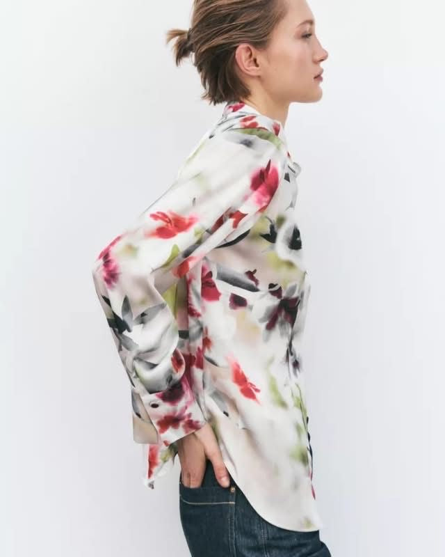 [B8] FLORAL SATIN SHIRT