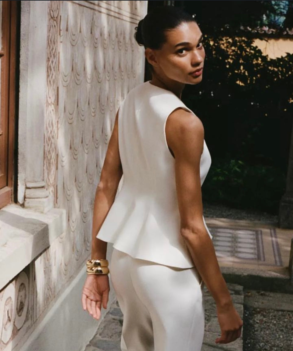 ZARA SLEEVELESS WHITE BUTTONED TOP ELEGANT