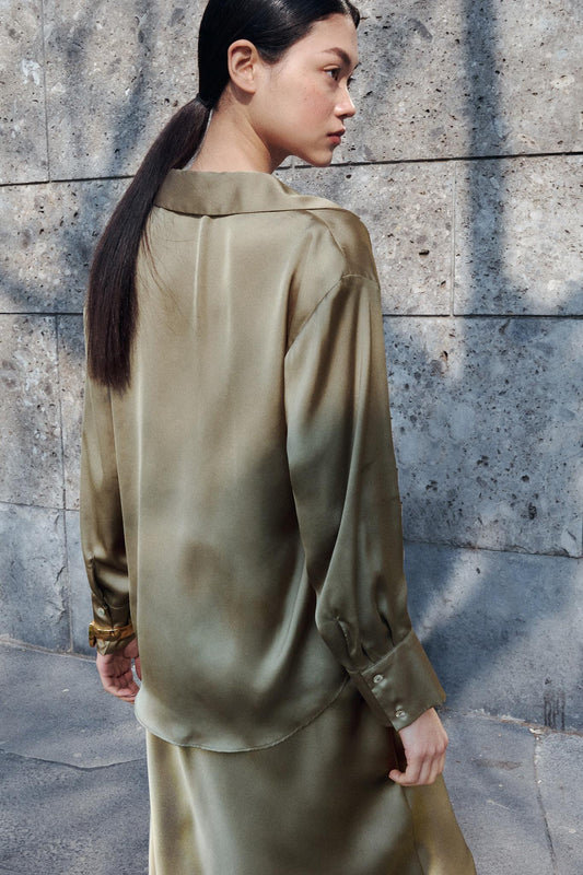 [B8] OVERSIZED SATIN SHIRT