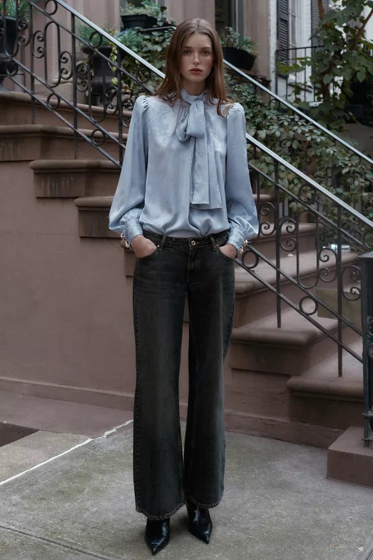 [A2] SATIN-FINISH JACQUARD SHIRT WITH BOW