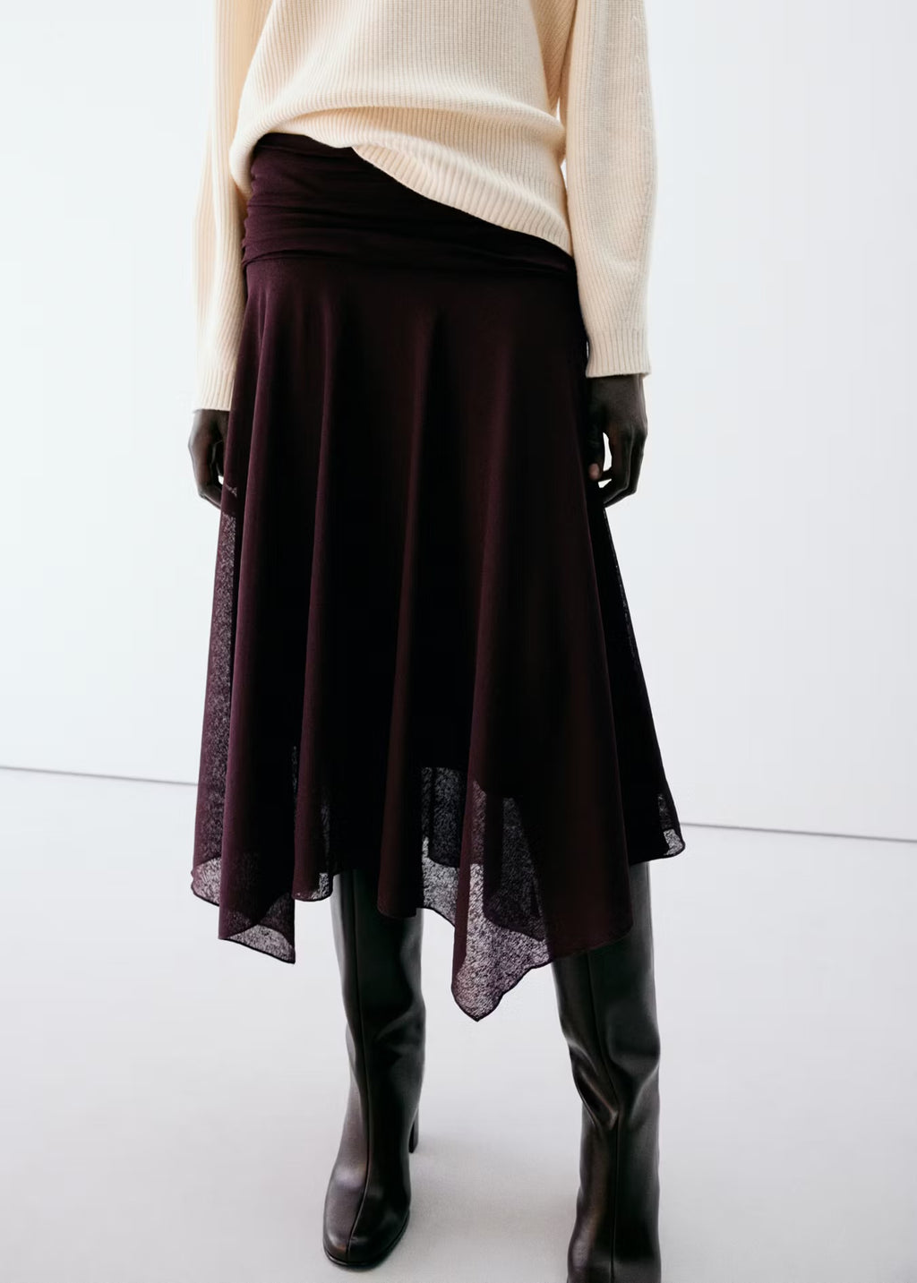 [E5] SKIRT WITH GATHERS AND AN ASYMMETRICAL HEMLINE