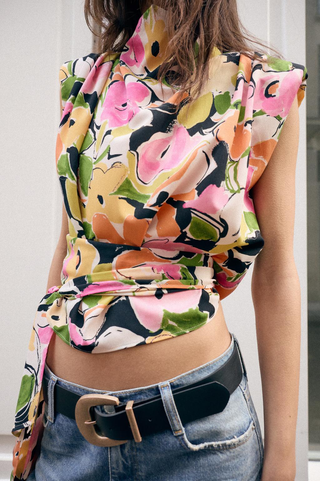 [A5] FLORAL PRINT TOP FEATURES SHOULDER PADS