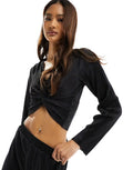 [D2] PIECES RUCHED FRONT V-NECK PLISSE TOP