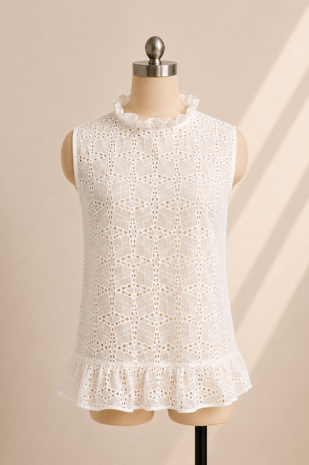 [C4] BRODERIE ANGLAISE RUFFLE TOP