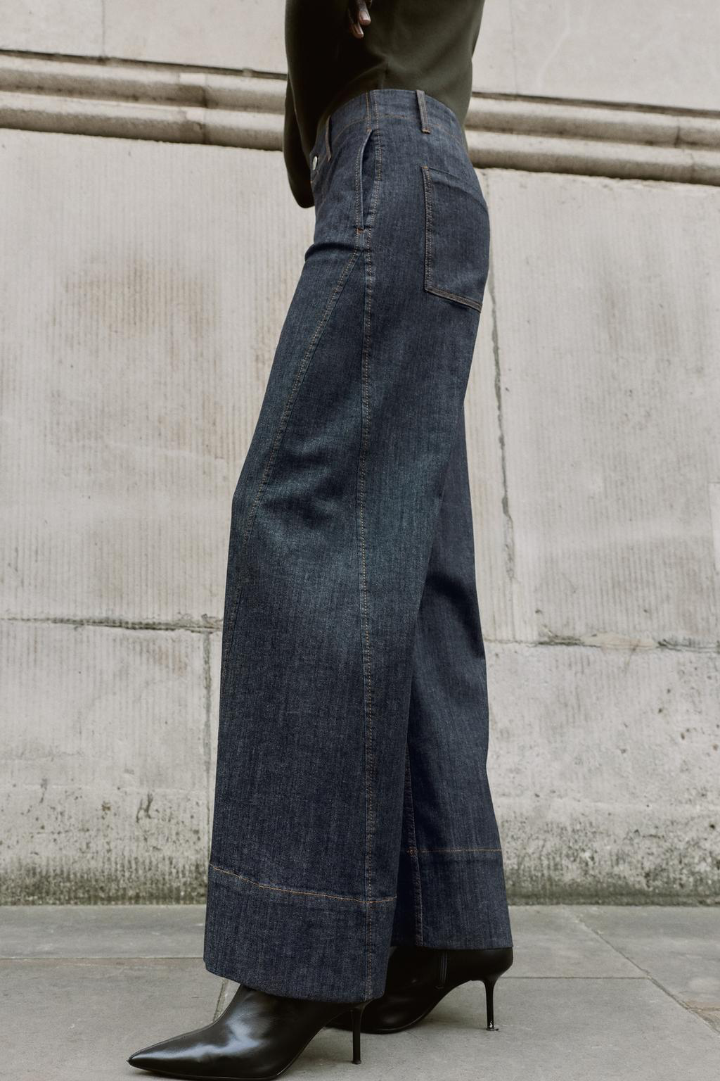 HIGH WAISTED WIDE LEG GLUID TROUSERS