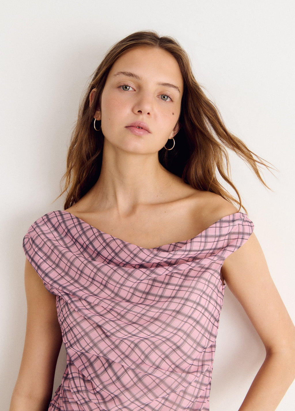 [C1] ASYMMETRICAL PLAID MESH TOP