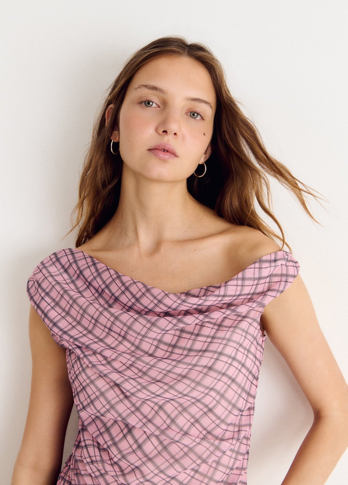 [C1] ASYMMETRICAL PLAID MESH TOP