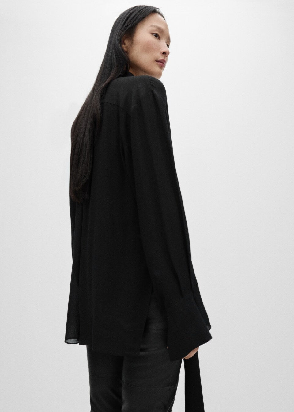 Chemise en Dentelle Semi-Transparente