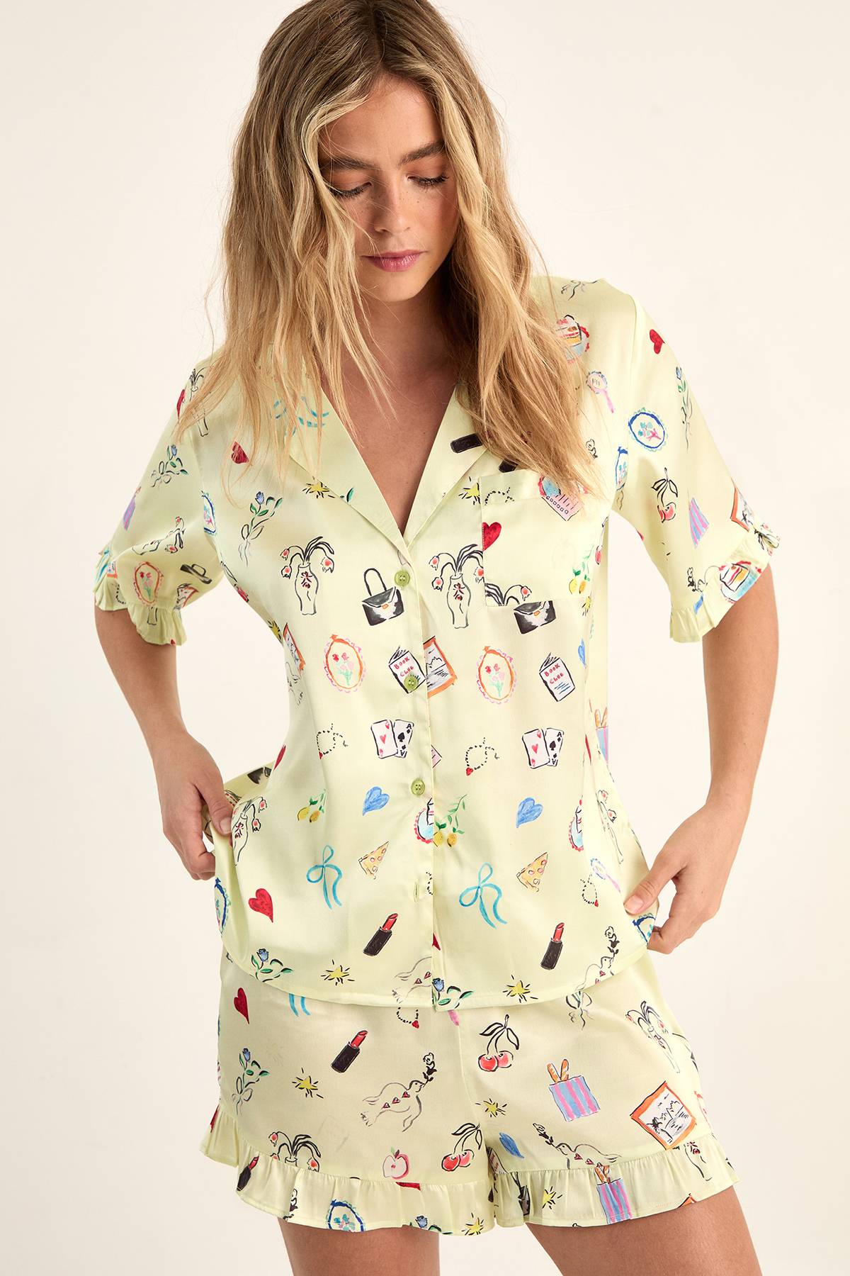 [E1] CONVERSATIONAL PRINT SATIN RUFFLE SHORTS PAJAMA SET