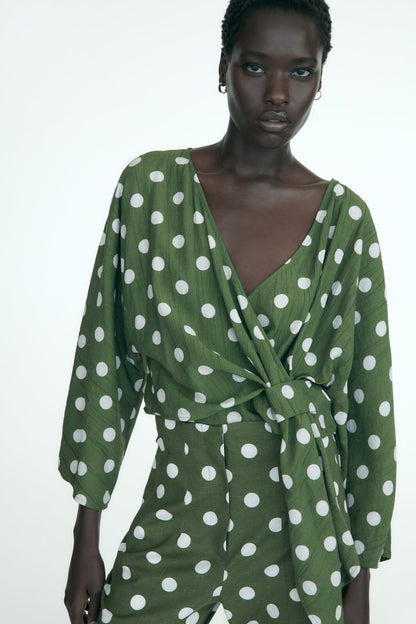[A7] Blouse polka dot pattern with a wrap-style