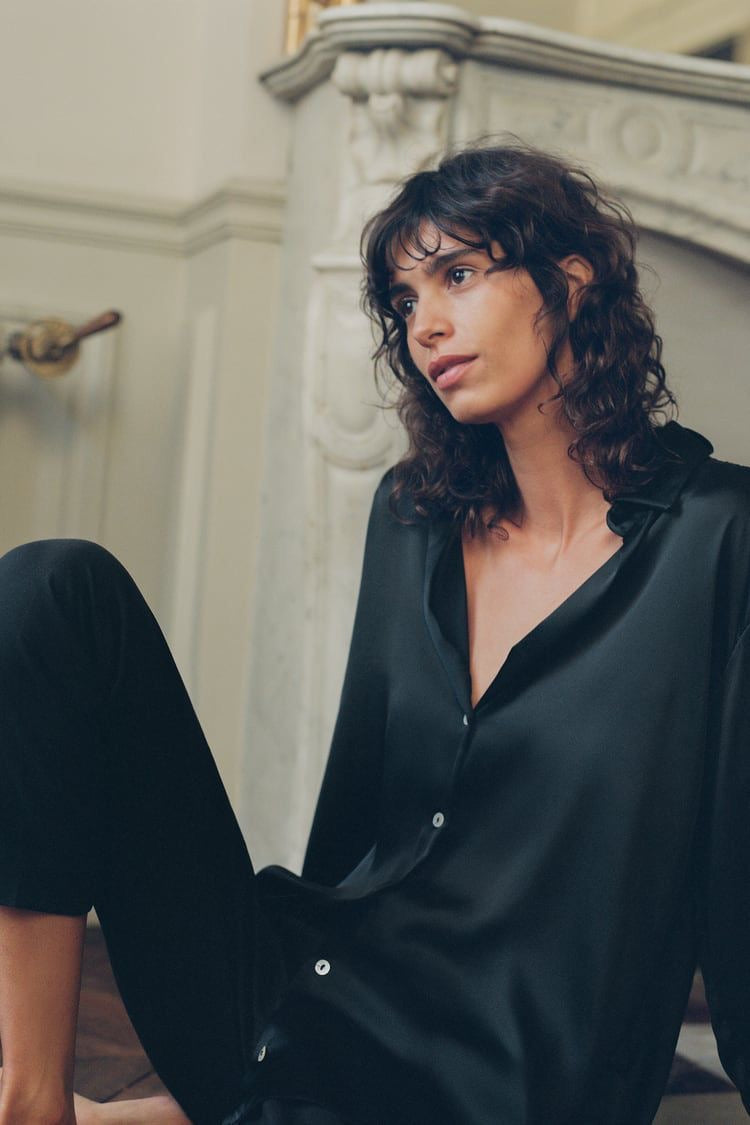 [B9] OVERSIZED SATIN SHIRT