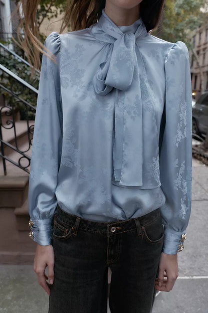 [A2] SATIN-FINISH JACQUARD SHIRT WITH BOW