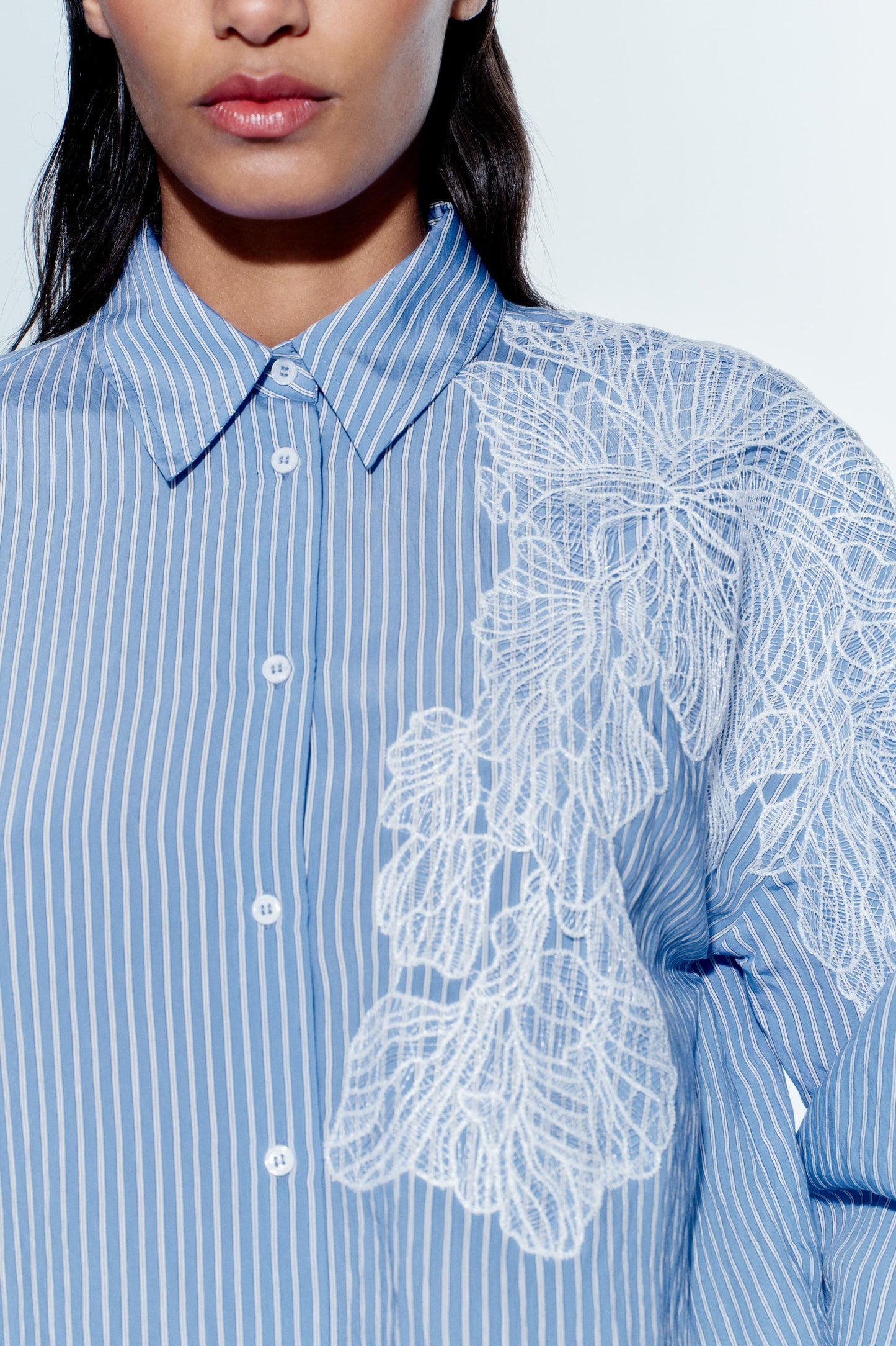 [A2] Striped shirt with floral embroidery