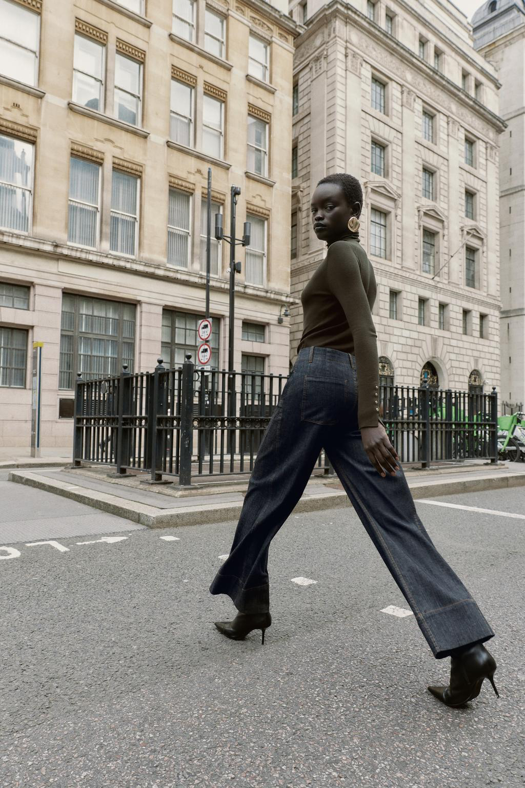 HIGH WAISTED WIDE LEG GLUID TROUSERS