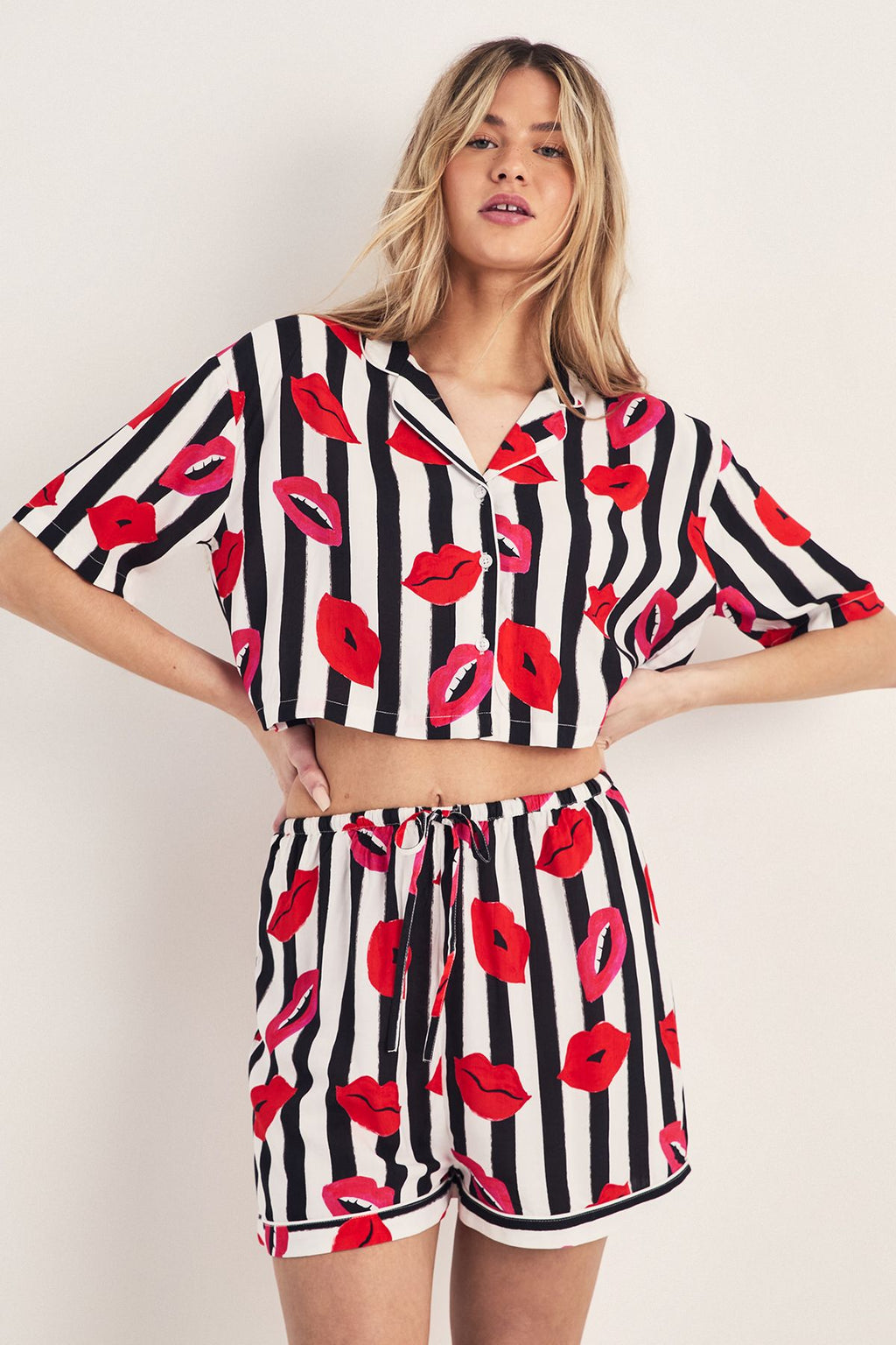 [E1] LIPS PRINT PAJAMA SHORTS SET