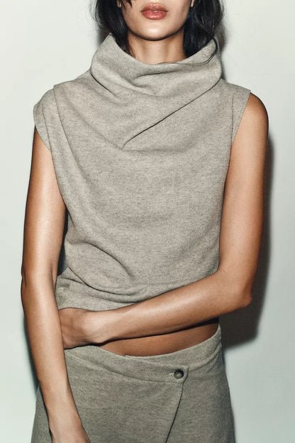 SLEEVELESS TOP