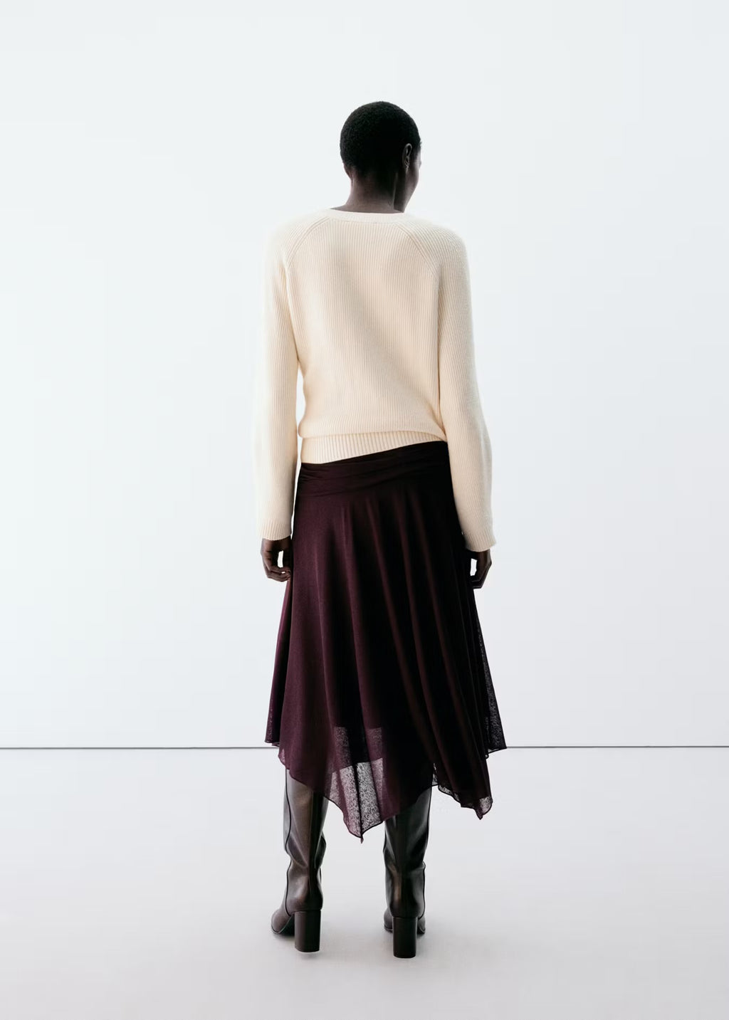 [E5] SKIRT WITH GATHERS AND AN ASYMMETRICAL HEMLINE