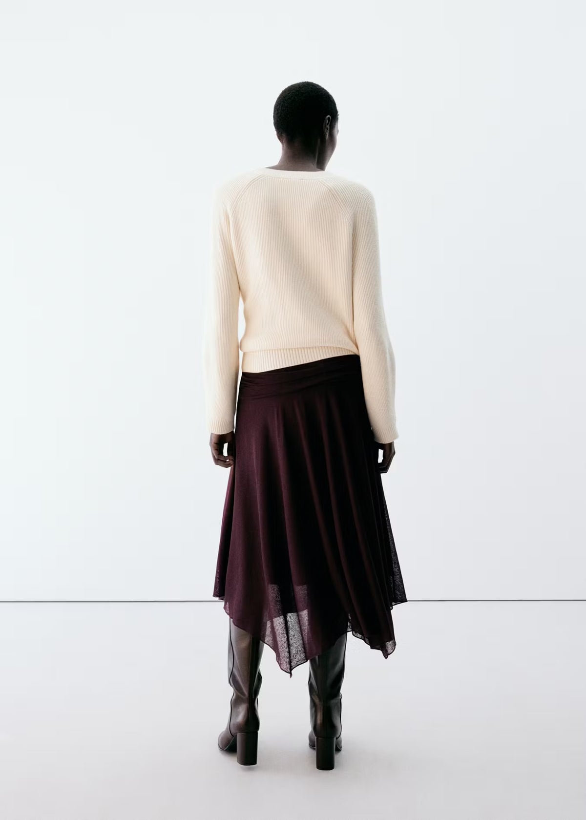 [E5] SKIRT WITH GATHERS AND AN ASYMMETRICAL HEMLINE