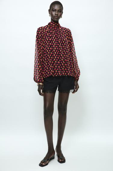 PRINTED SHIRT FEATURES A HIGH NECK POLKA DOTS