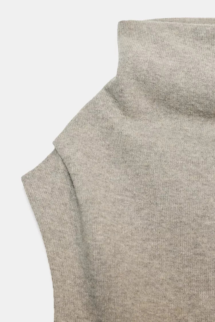 SLEEVELESS TOP