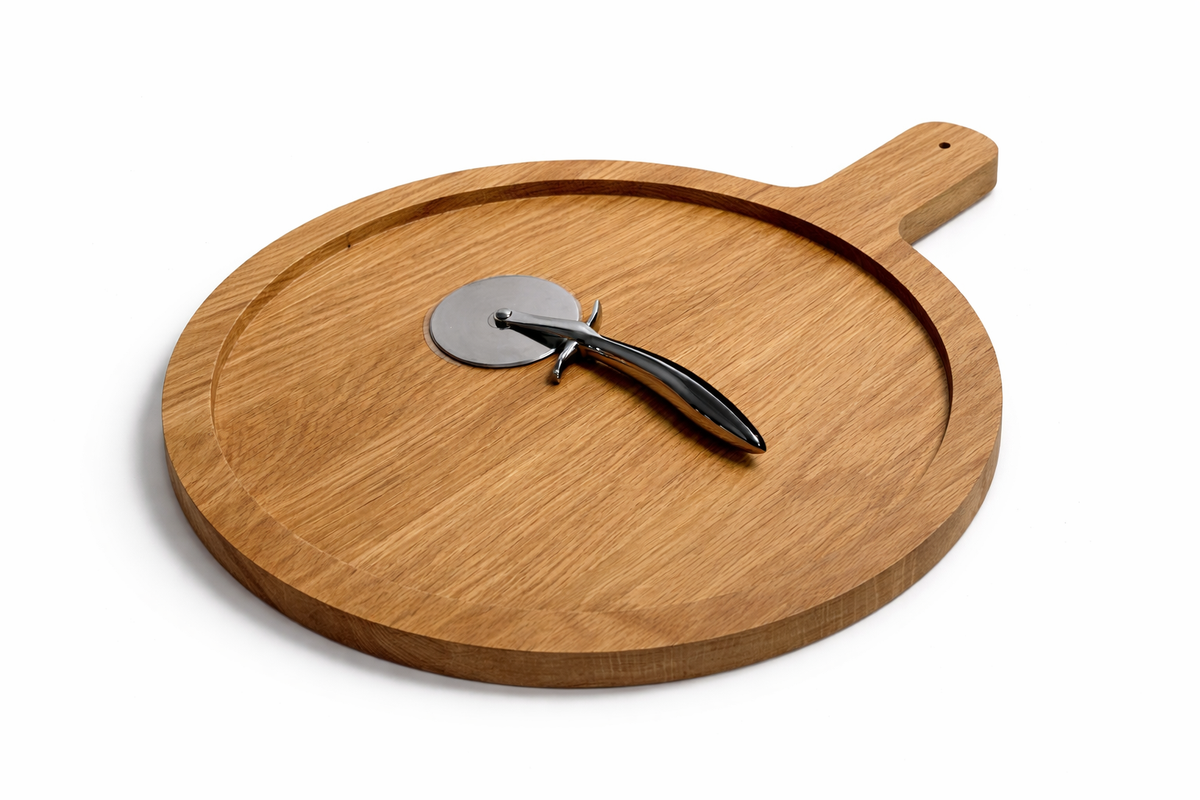 ROUND WOODEN PIZZA BOARD WITH HANDLE – CUTTER INCLUDED