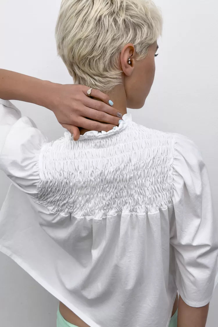 [B7] SMOCKED TOP