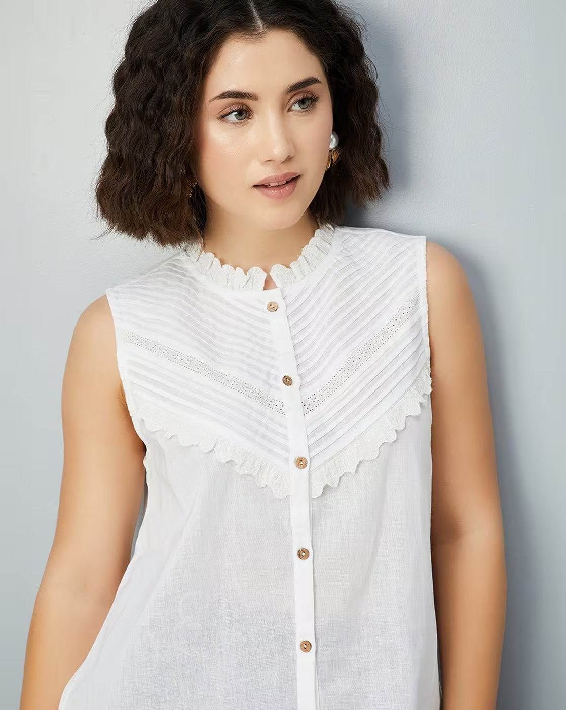 [X6] DELICATE LACE TRIM BLOUSE