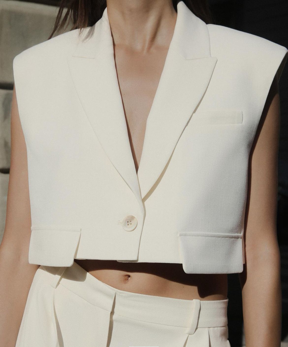SHORT FLAP CROPPED VEST