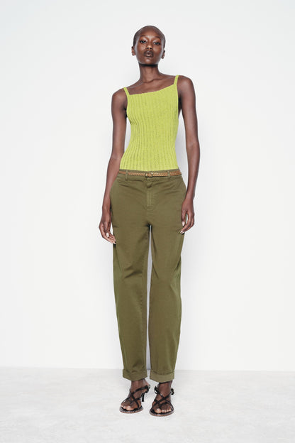 PANTALON KAKI STYLÉ AVEC CEINTURE MARRON