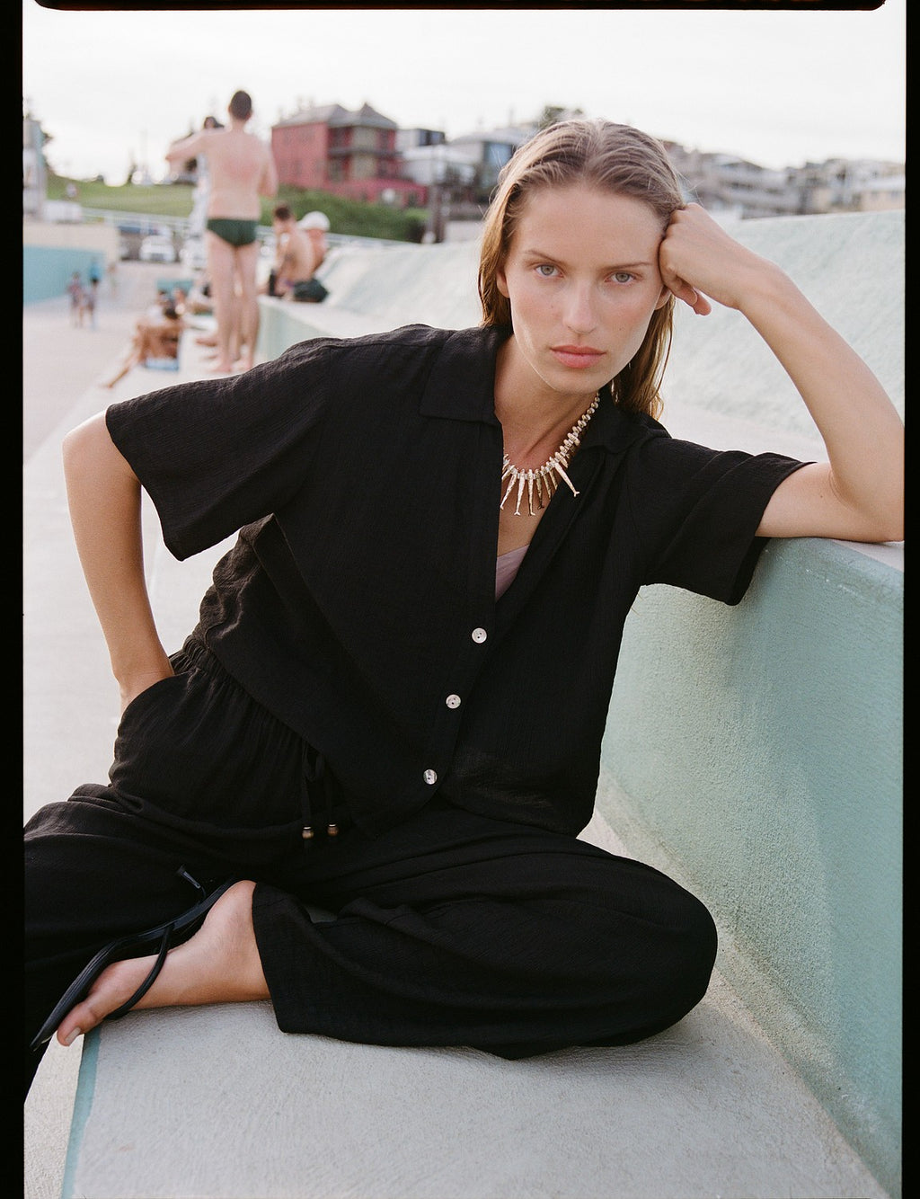 [E5] SHORT-SLEEVED BUTTON-UP CRINKLED SHIRT