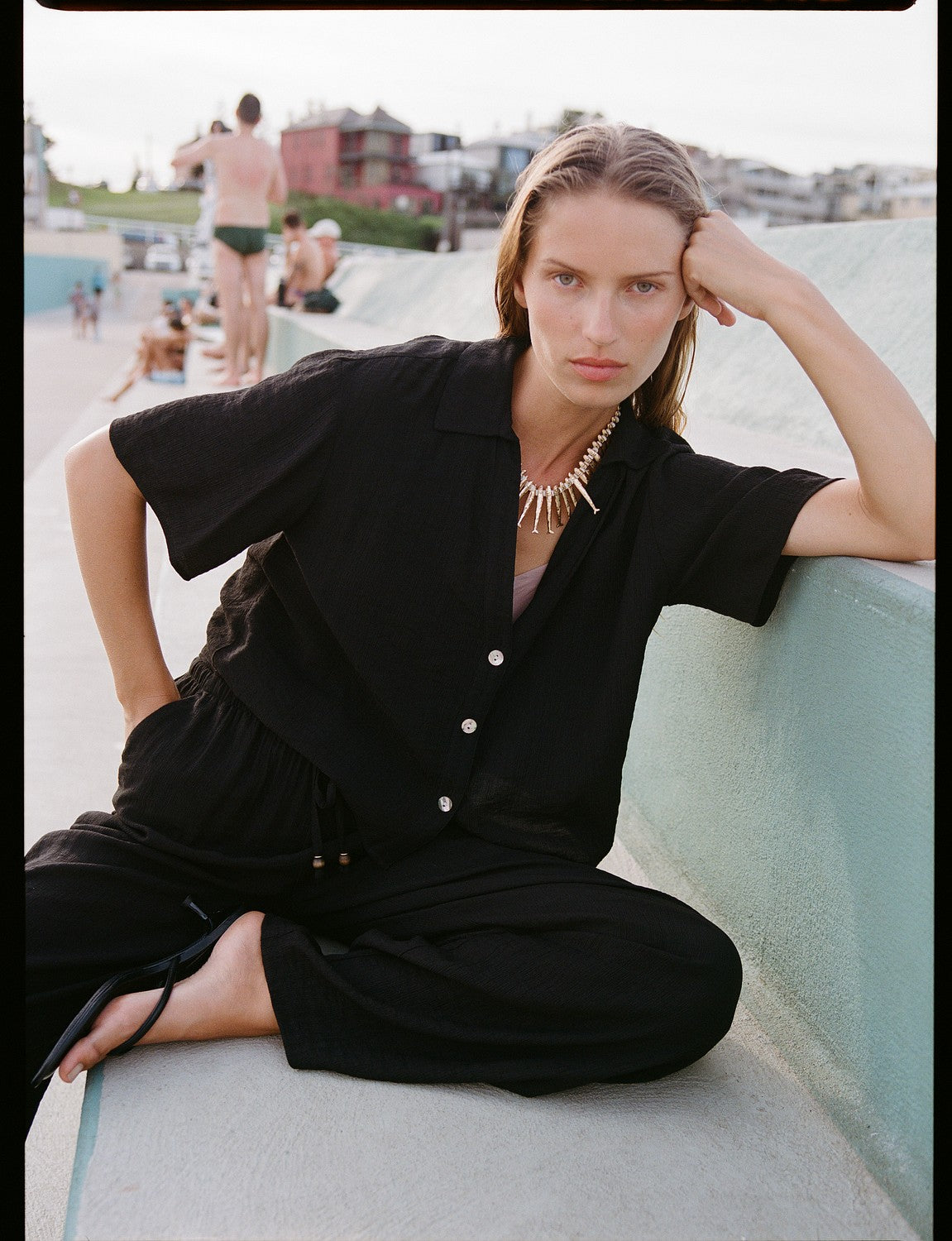 [E5] SHORT-SLEEVED BUTTON-UP CRINKLED SHIRT