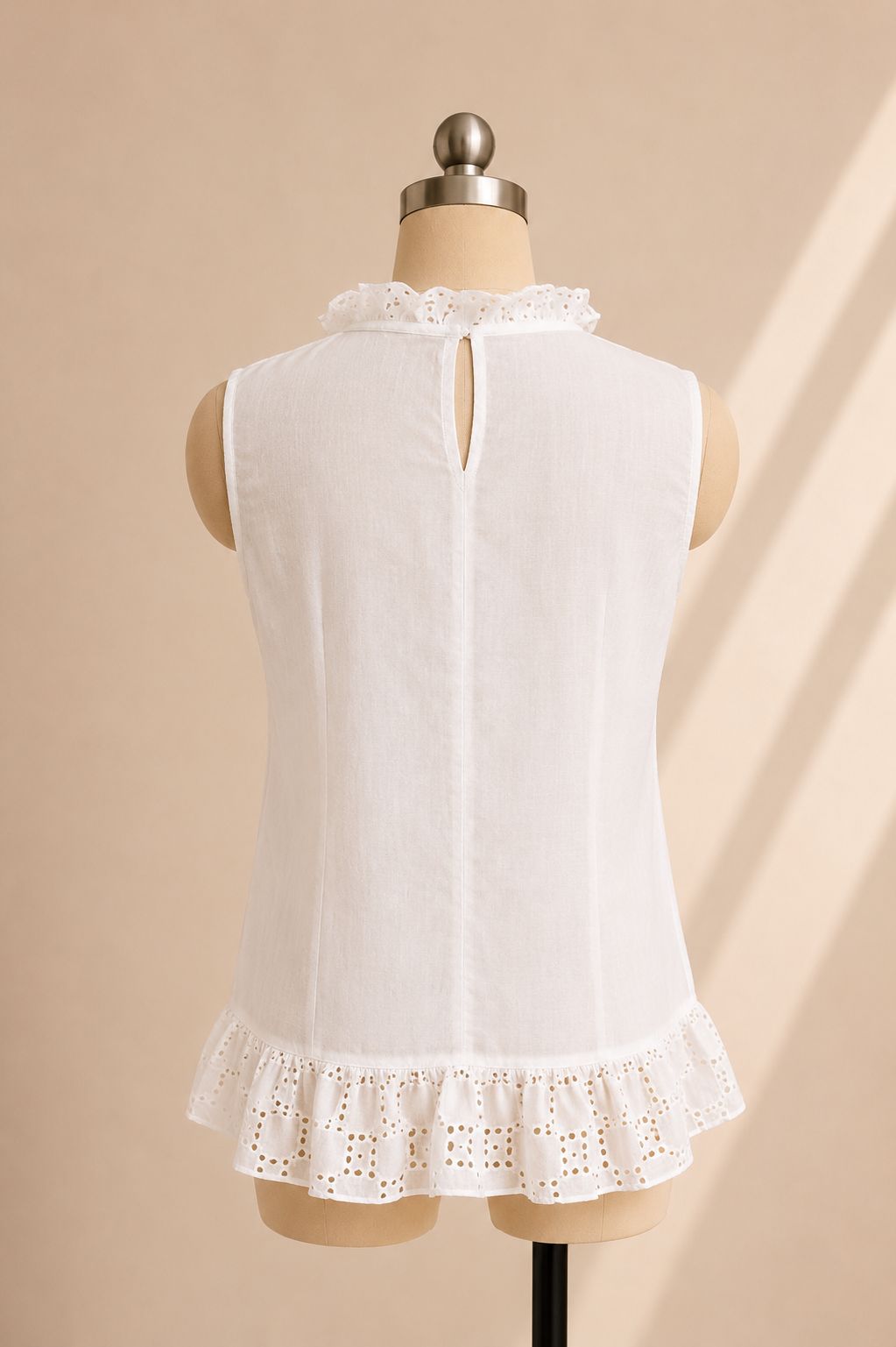 [C4] BRODERIE ANGLAISE RUFFLE TOP