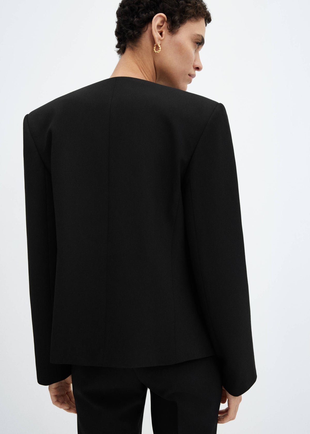 Blazer Mango noir à épaulettes