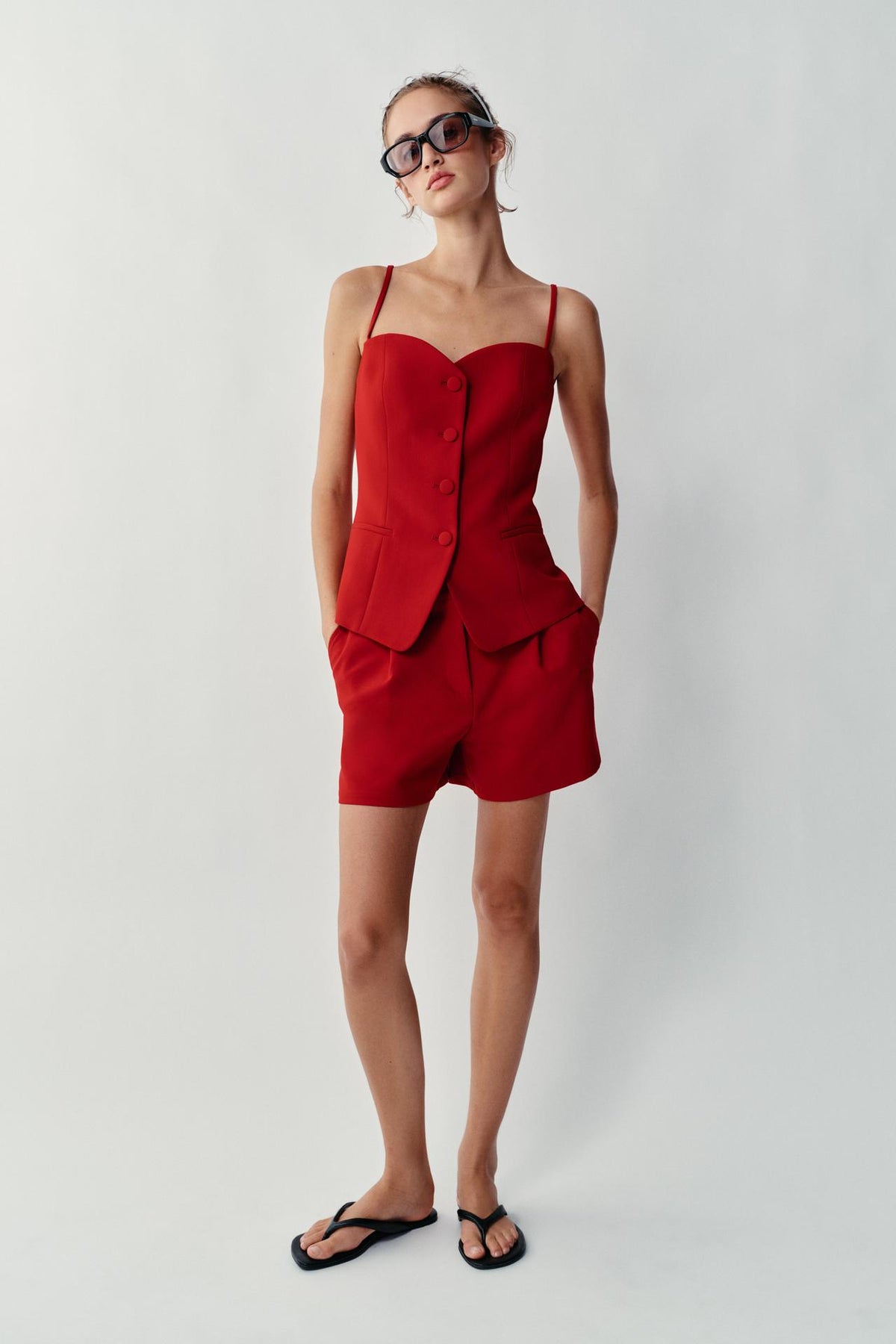Gilet Zara rouge à encolure cœur et fines bretelles