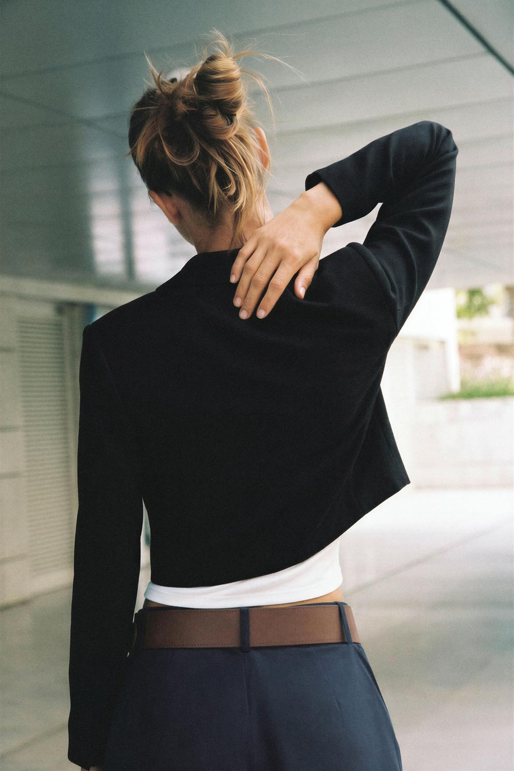 Veste courte Zara noire à épaulettes — vue supplémentaire