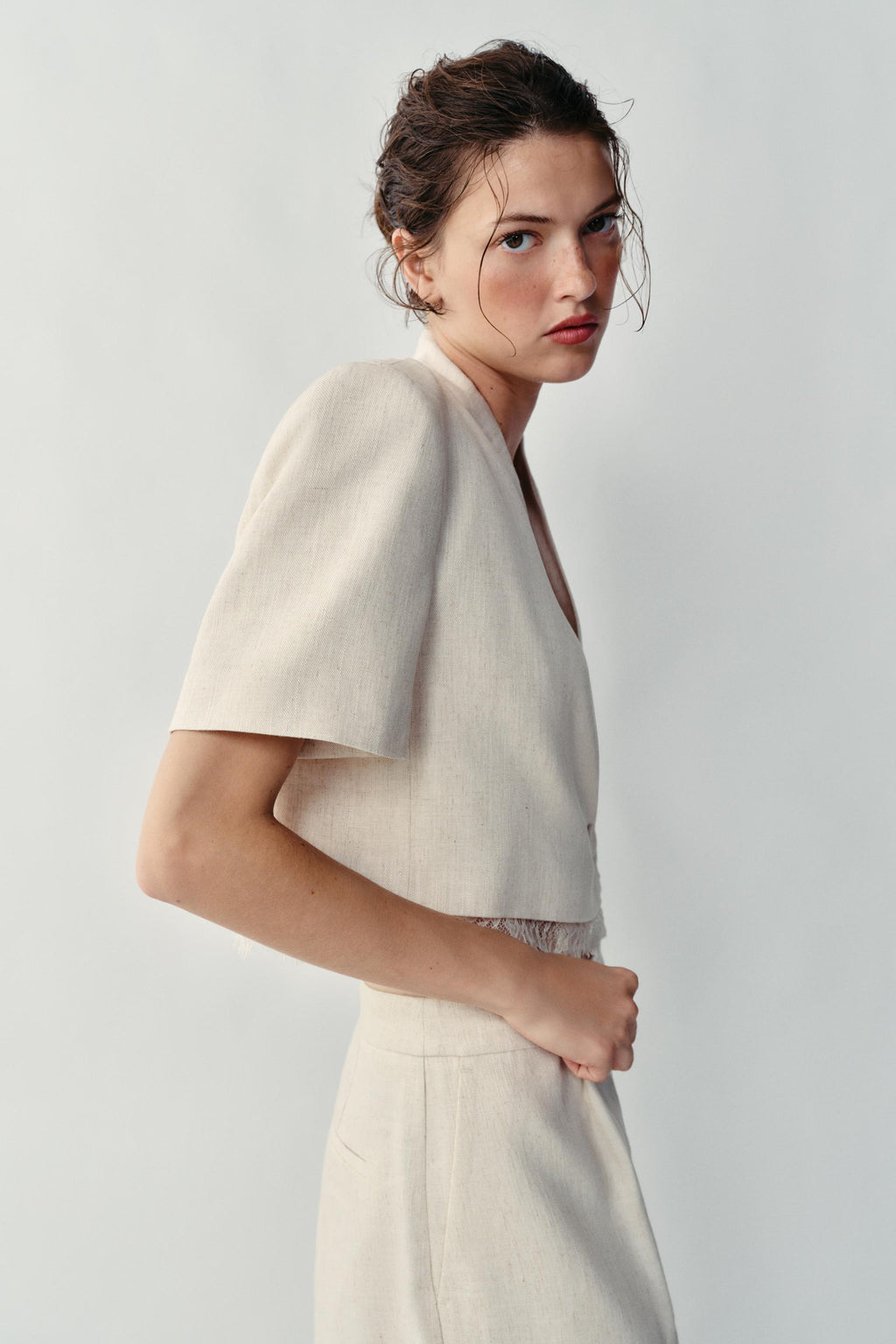 Blazer court Zara beige clair à finition dentelle
