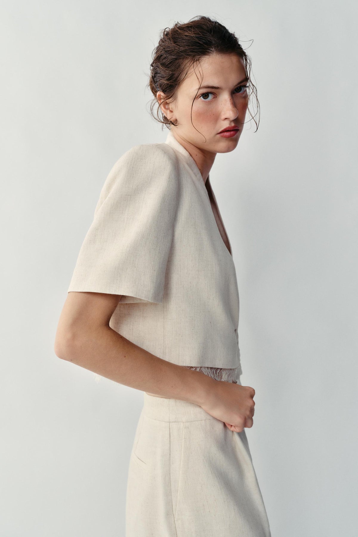Blazer court Zara beige clair à finition dentelle