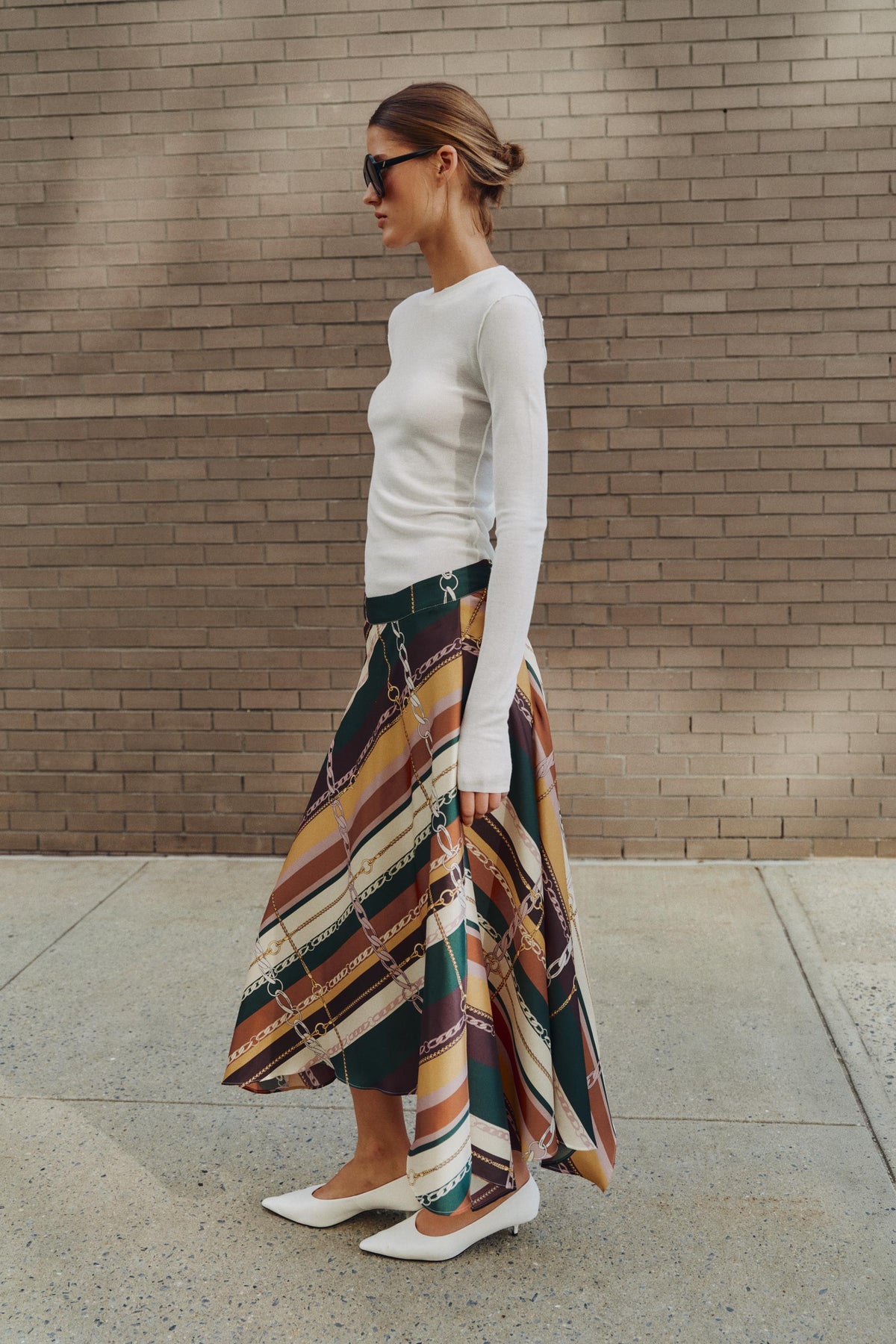Jupe asymétrique imprimée multicolore Zara – vue portée 3